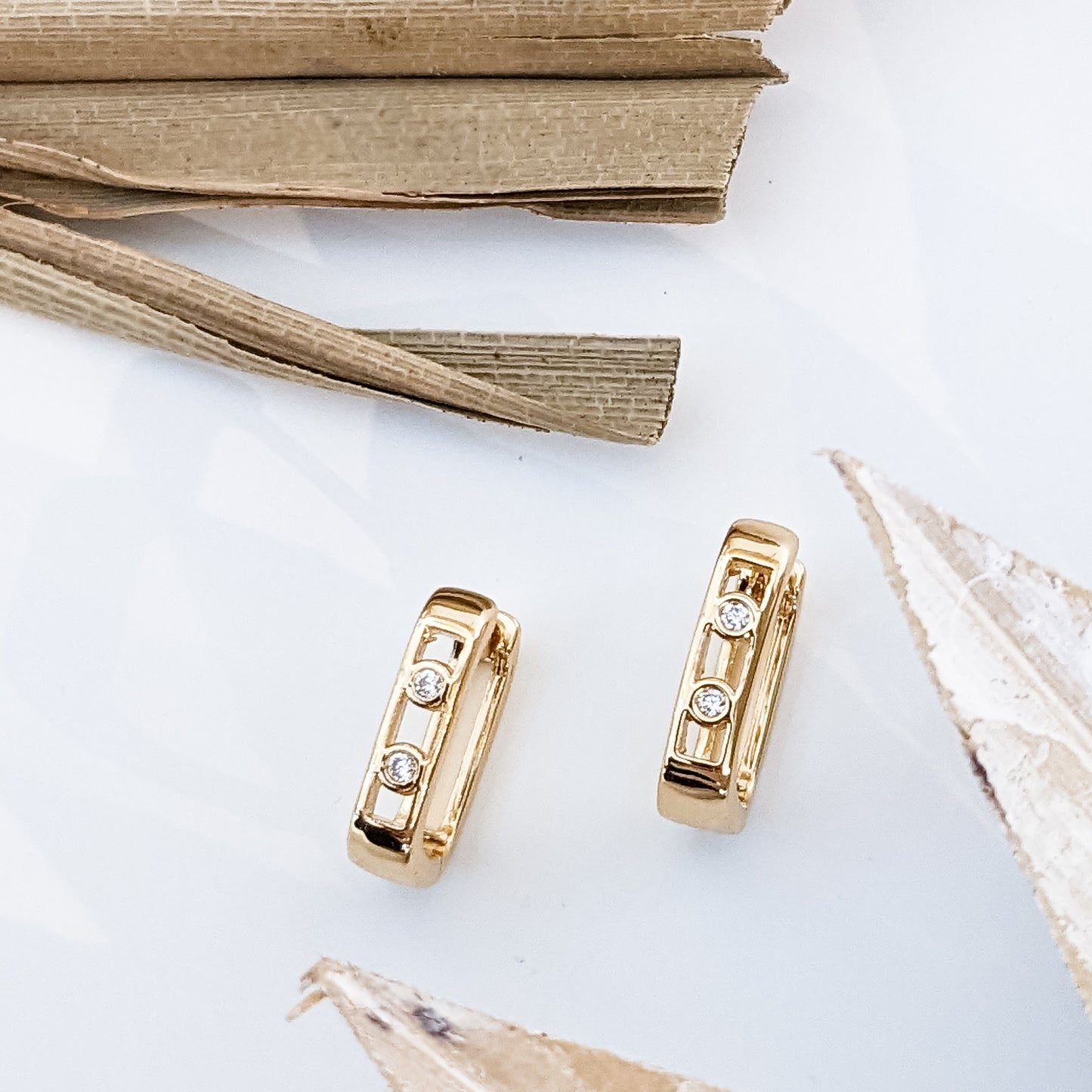 Boucles d'oreilles " Mini-créoles Rectangle Zircons " Plaqué Or