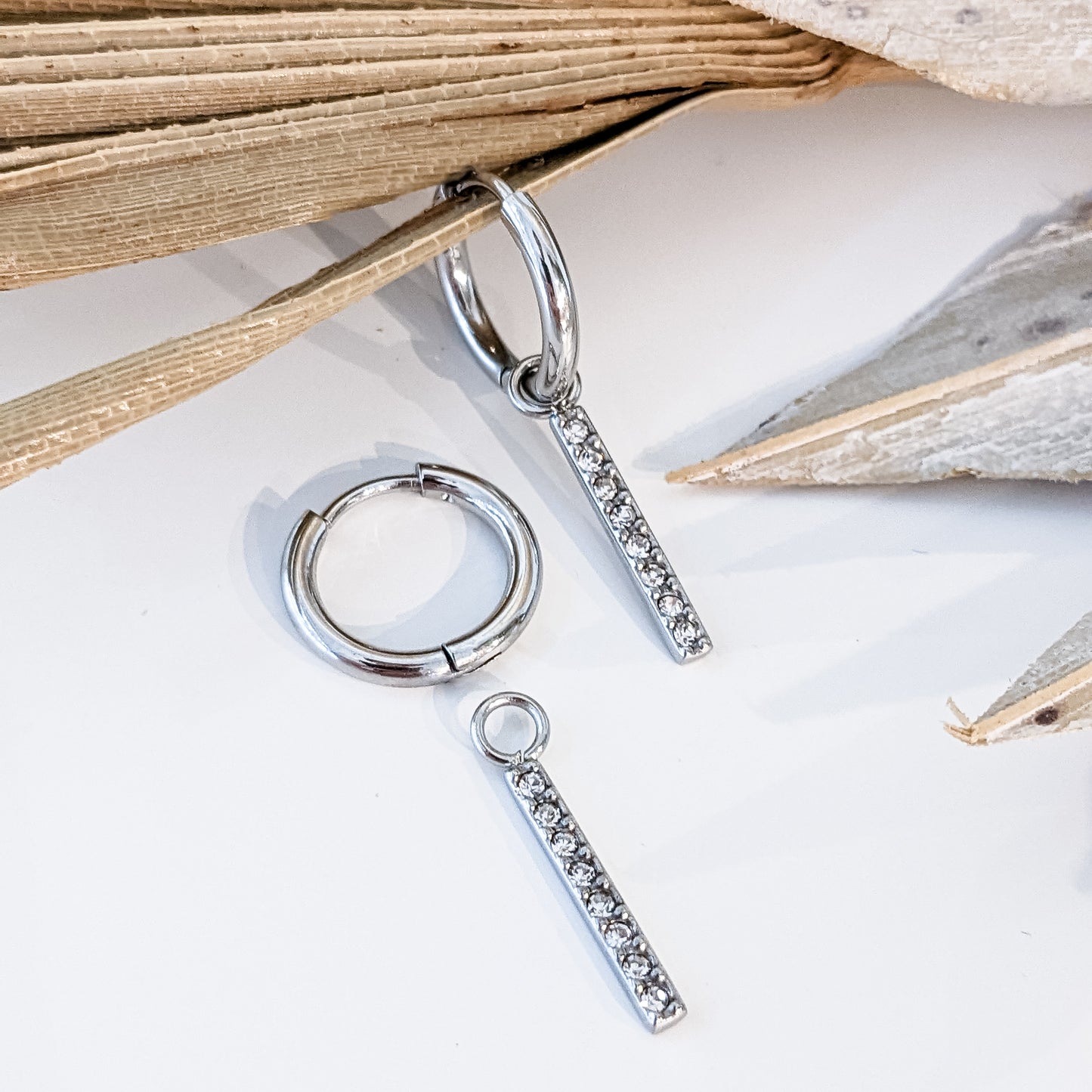 Boucles d'oreilles " Mini-créoles Barrette zircons " Acier inoxydable