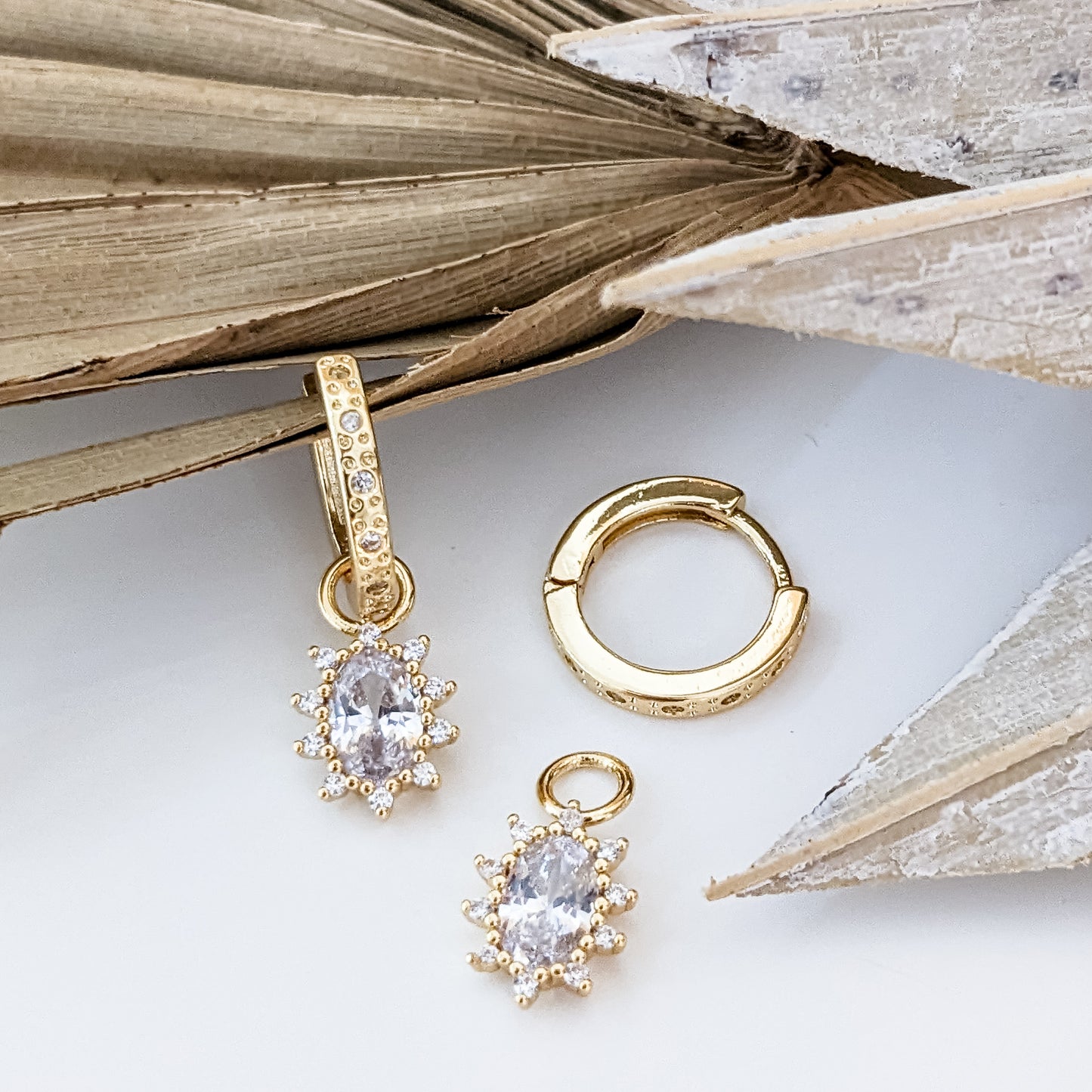 Boucles d'oreilles " Mini-créoles Soleil zircons " Plaqué Or