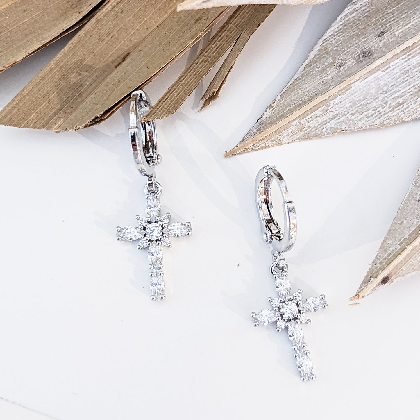 Boucles d'oreilles " Mini-créoles croix zircons " Plaqué Argent